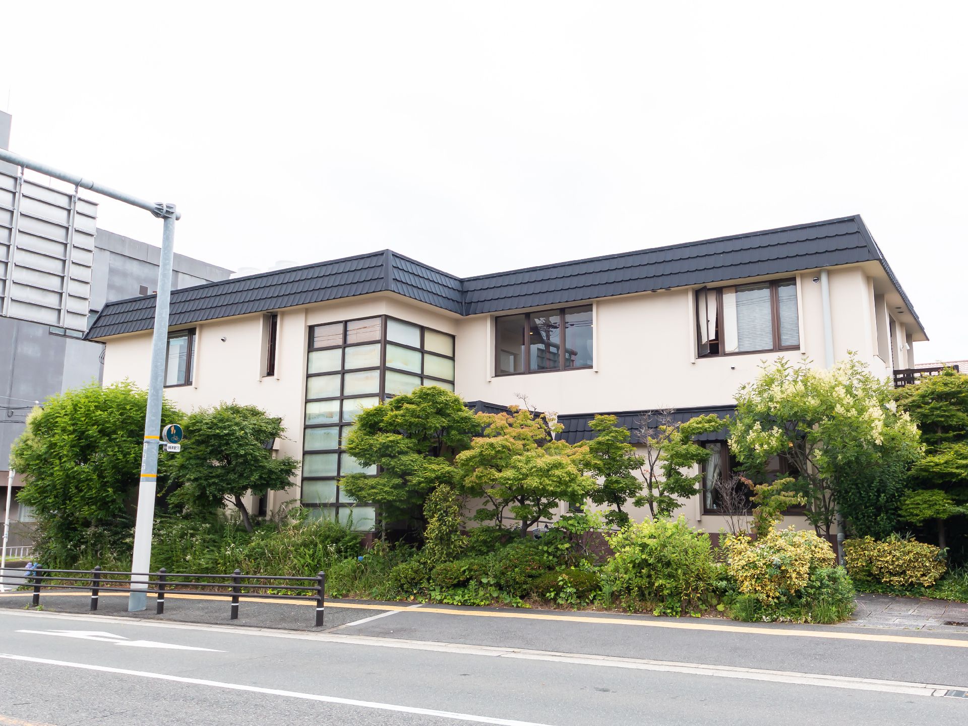 地域の中で人々と自然とふれあえる環境の施設外観