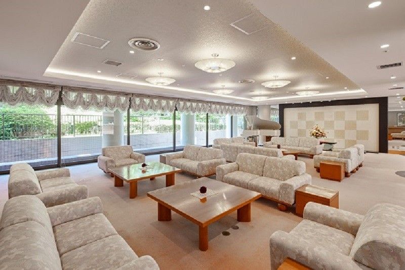 居室の寝室部分は、天井が高く広々としている。ベッドや家具を置いてもスペースに余裕があり、ゆったりとリラックスして過ごせる。