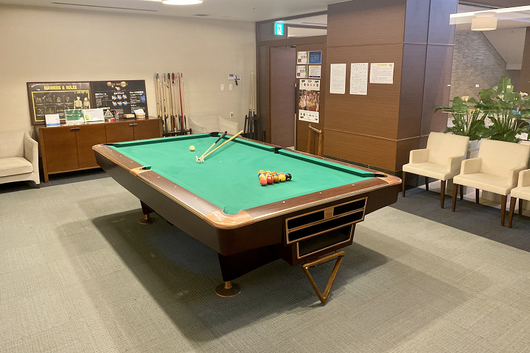 ビリヤード室
