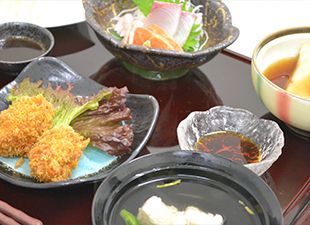 カキフライと刺身の盛り合わせのセット