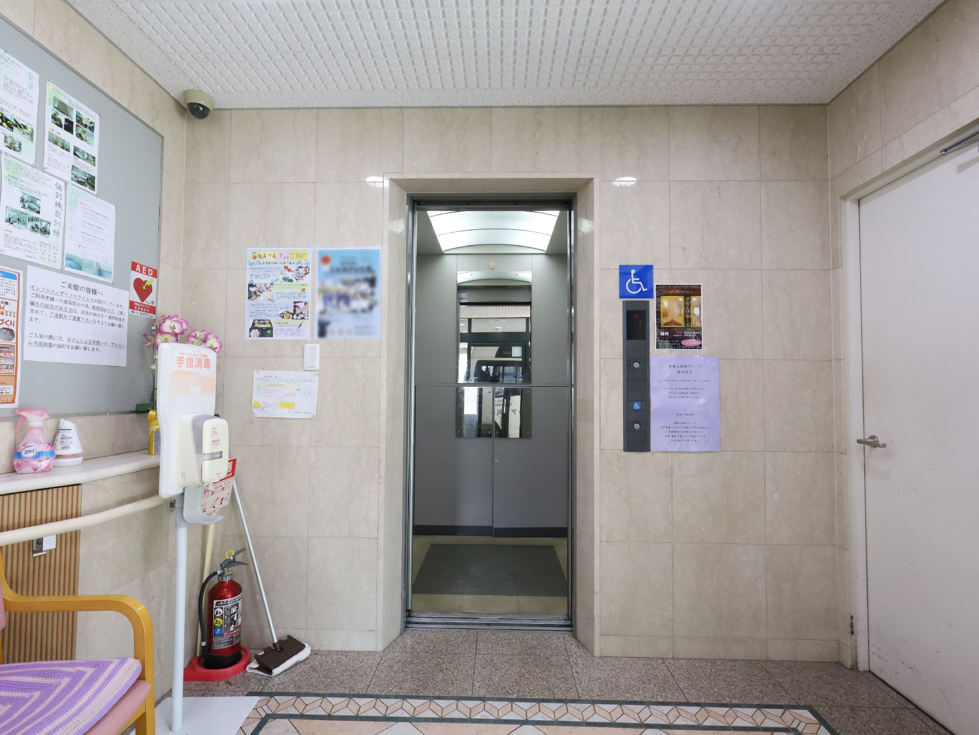 施設内エレベーター