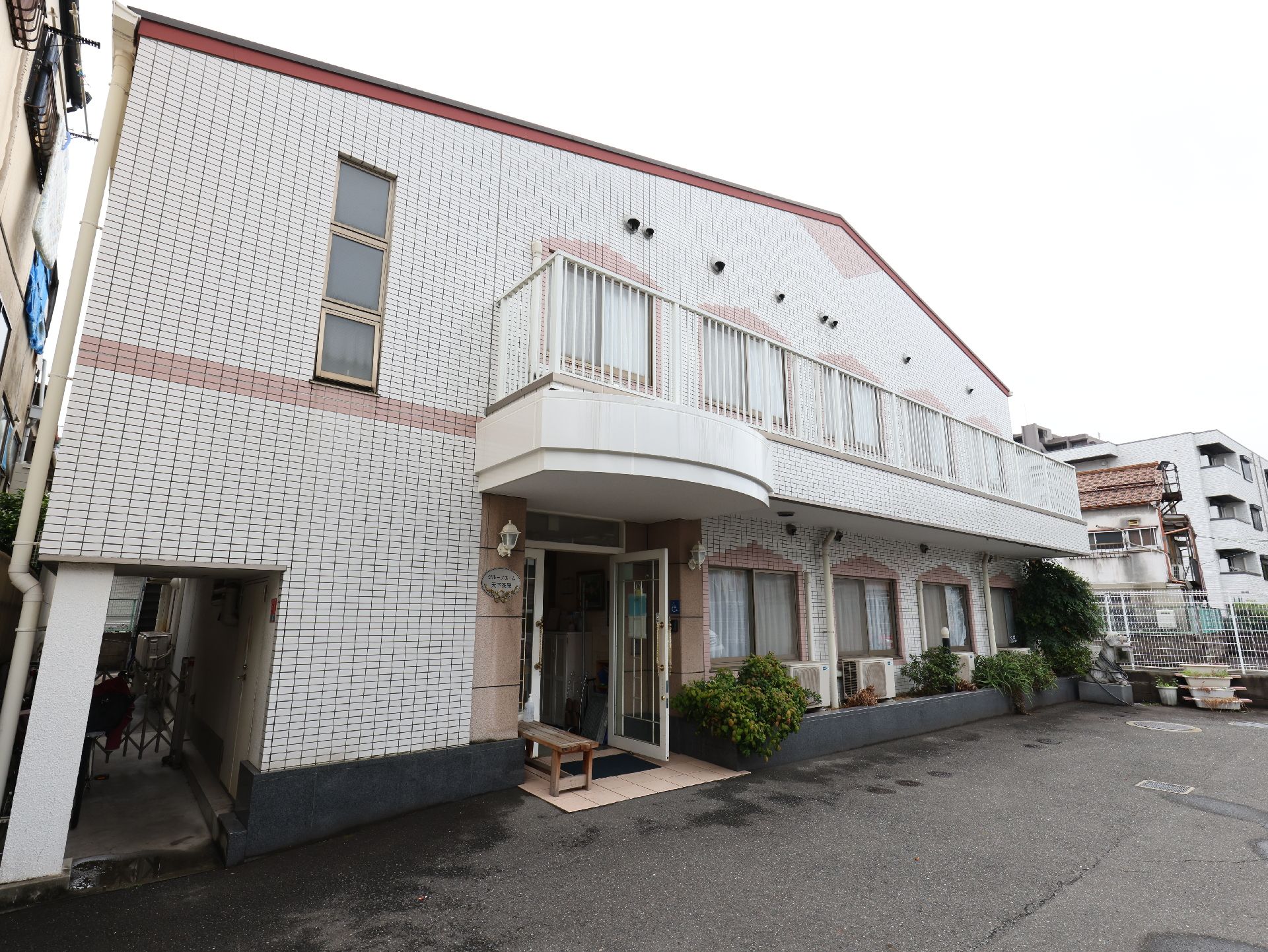 2階建てのグループホーム外観