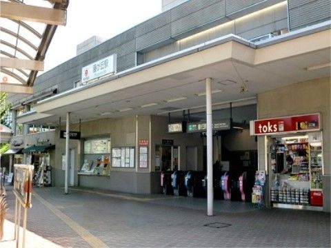 当施設は最寄り駅から徒歩２分の立地にあり、交通アクセスが充実している。来訪者様は交通機関を利用して来館していただける。
