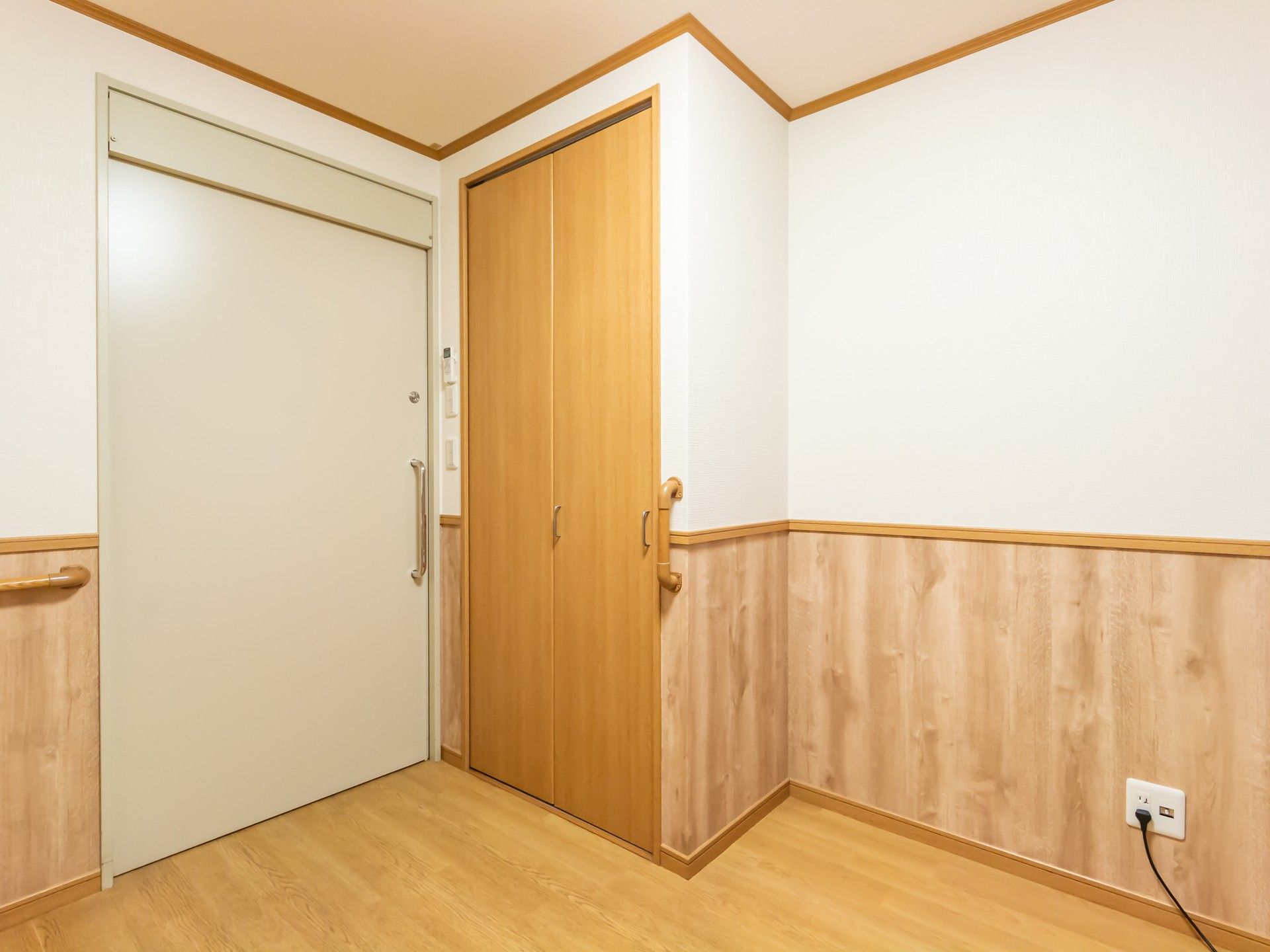 明るい廊下の角部屋