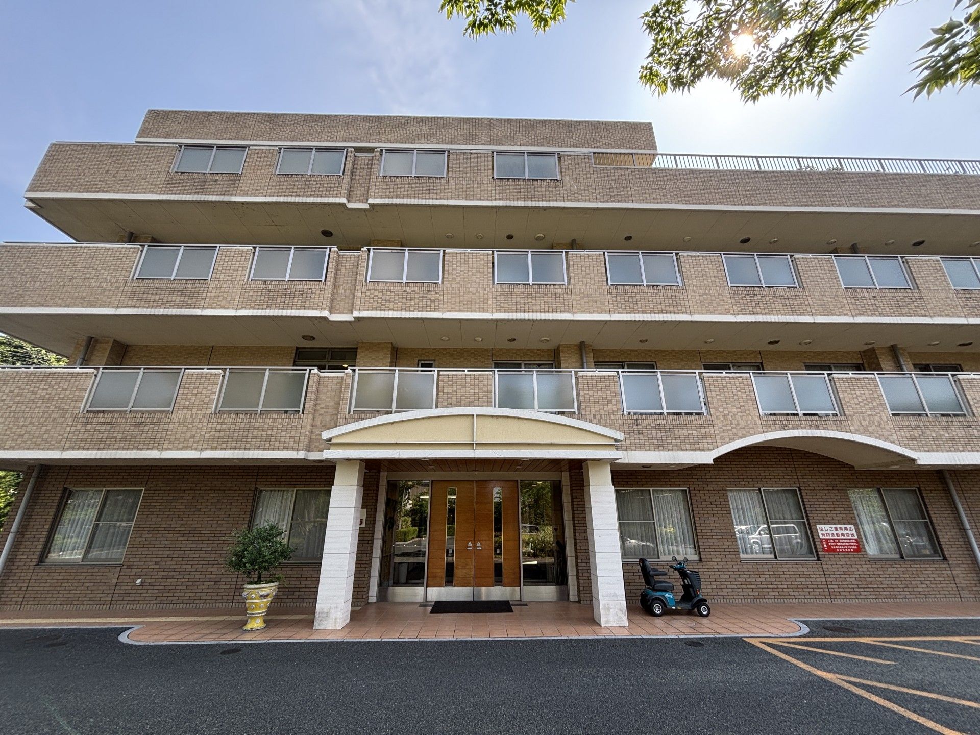 エントランスの外観