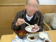 和やかな食事風景