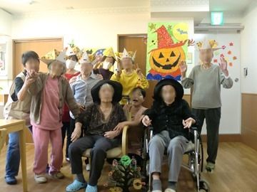 お祭り気分を楽しむ住人達の集い