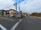 静かな住宅街の交差点