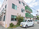 住宅街に位置する施設外観