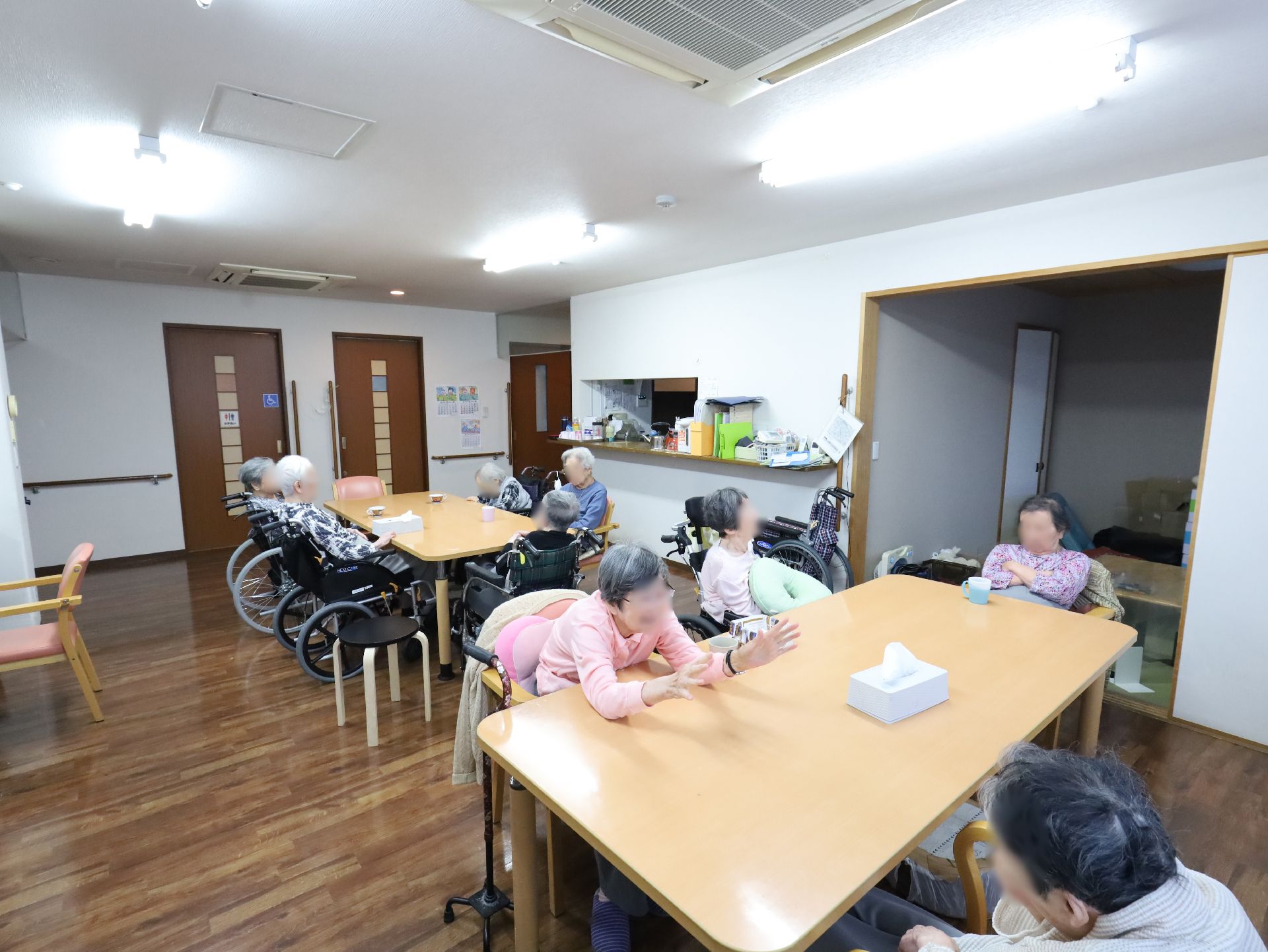 天井が高く広い共有スペース