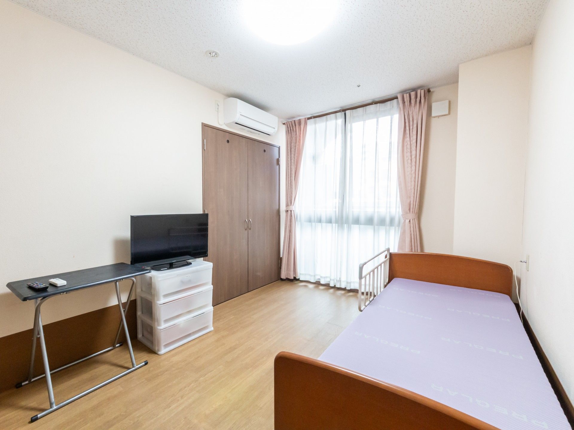 明るい個室の一角