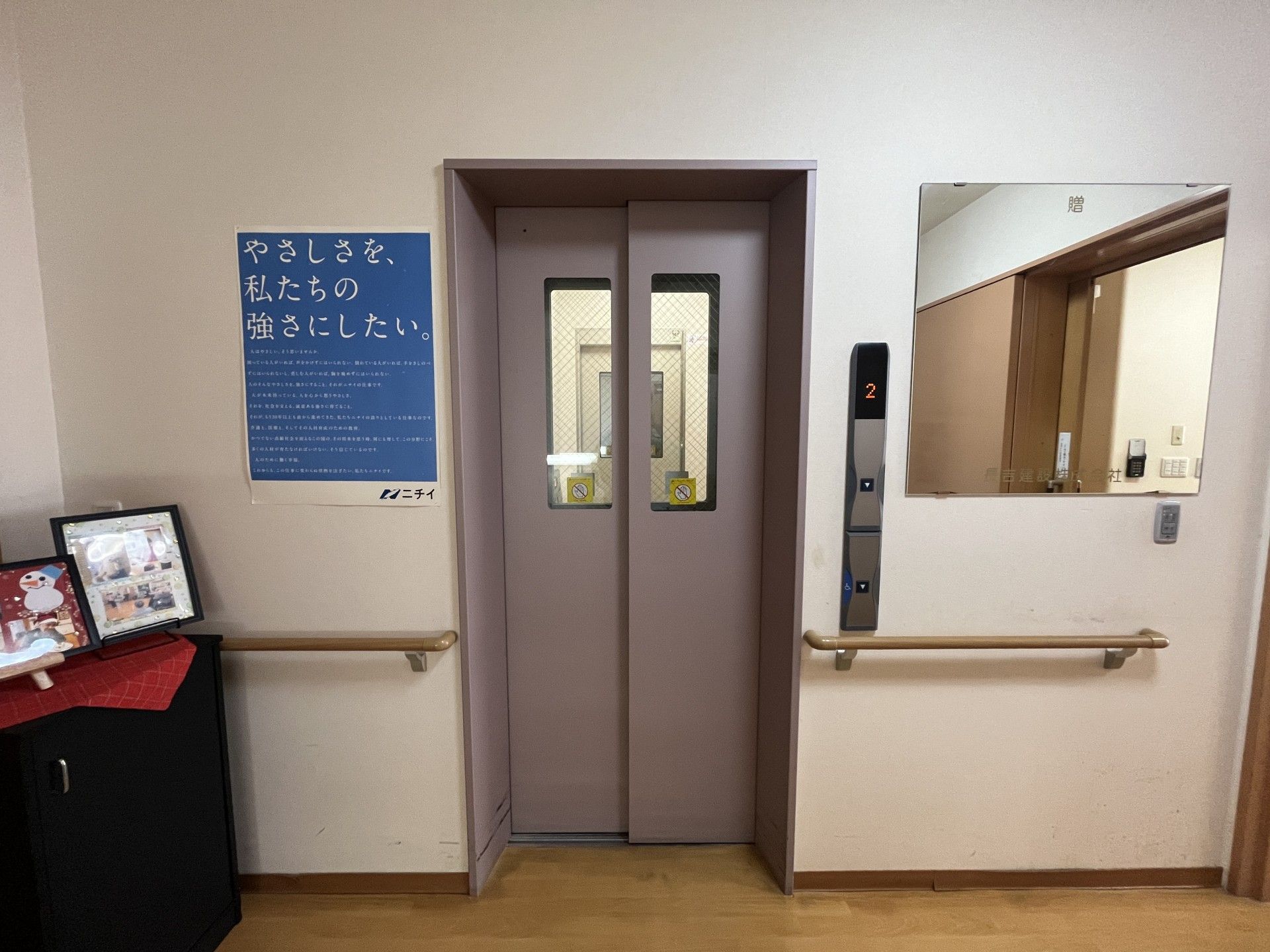 エレベーター前の廊下