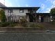 静かな住宅街の建物外観