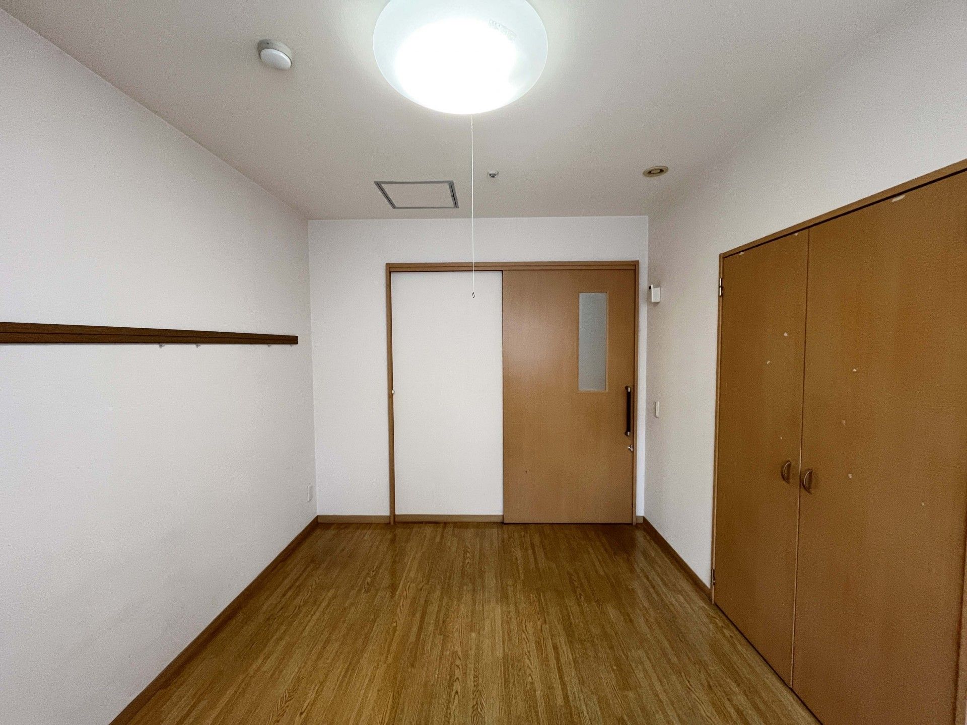 シンプルな個室の一角