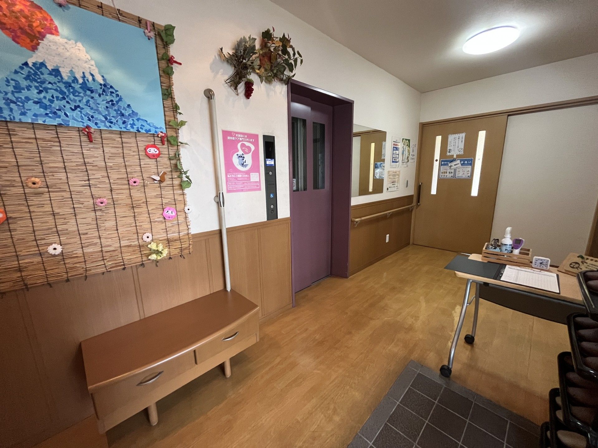 エレベーター前の廊下