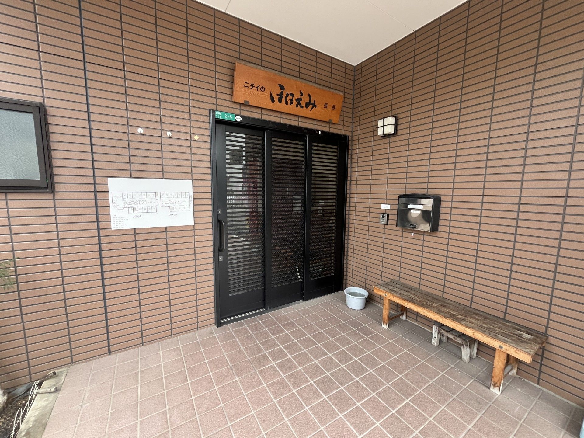 落ち着いた玄関の様子