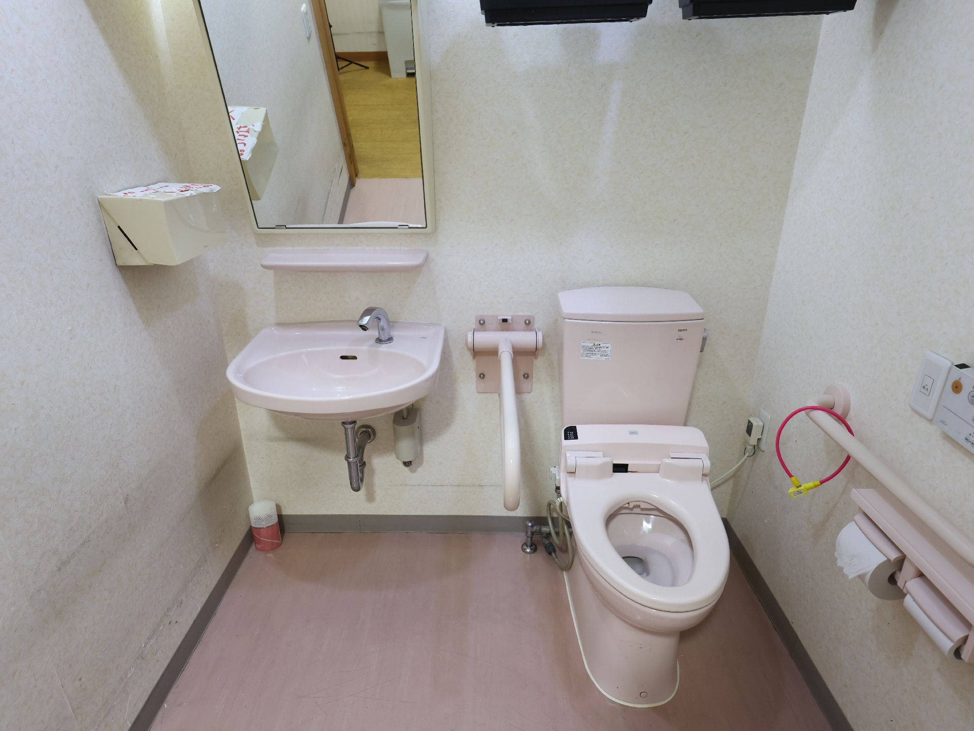 洗面台を設置したトイレ