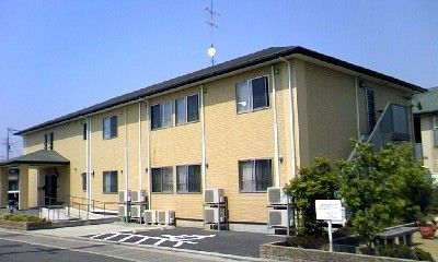 ゆったりとした外観の建物