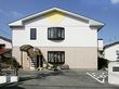 白い外壁の建物