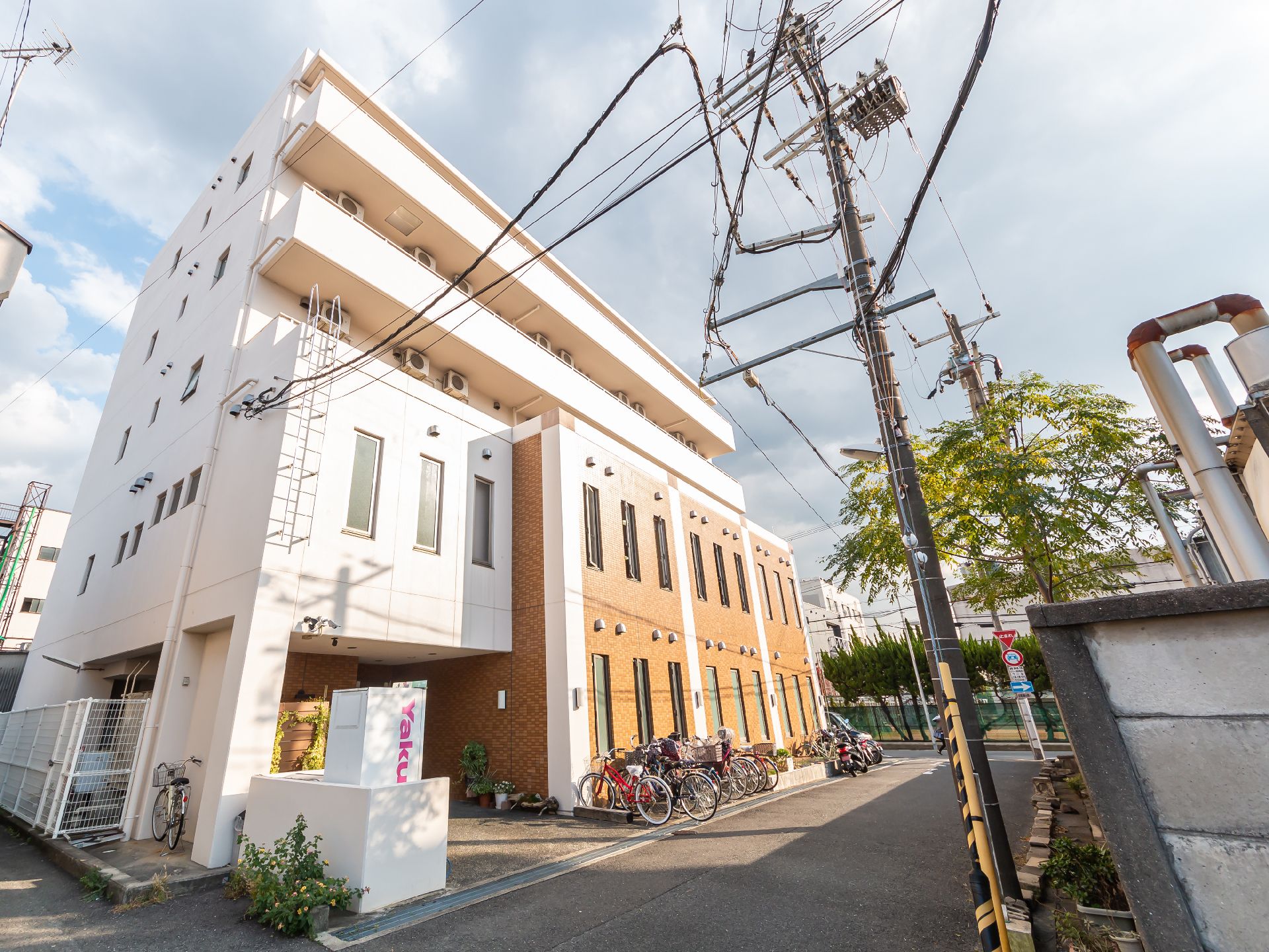 自動販売機が設置されている外観