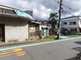 静かな町内と青空の景色