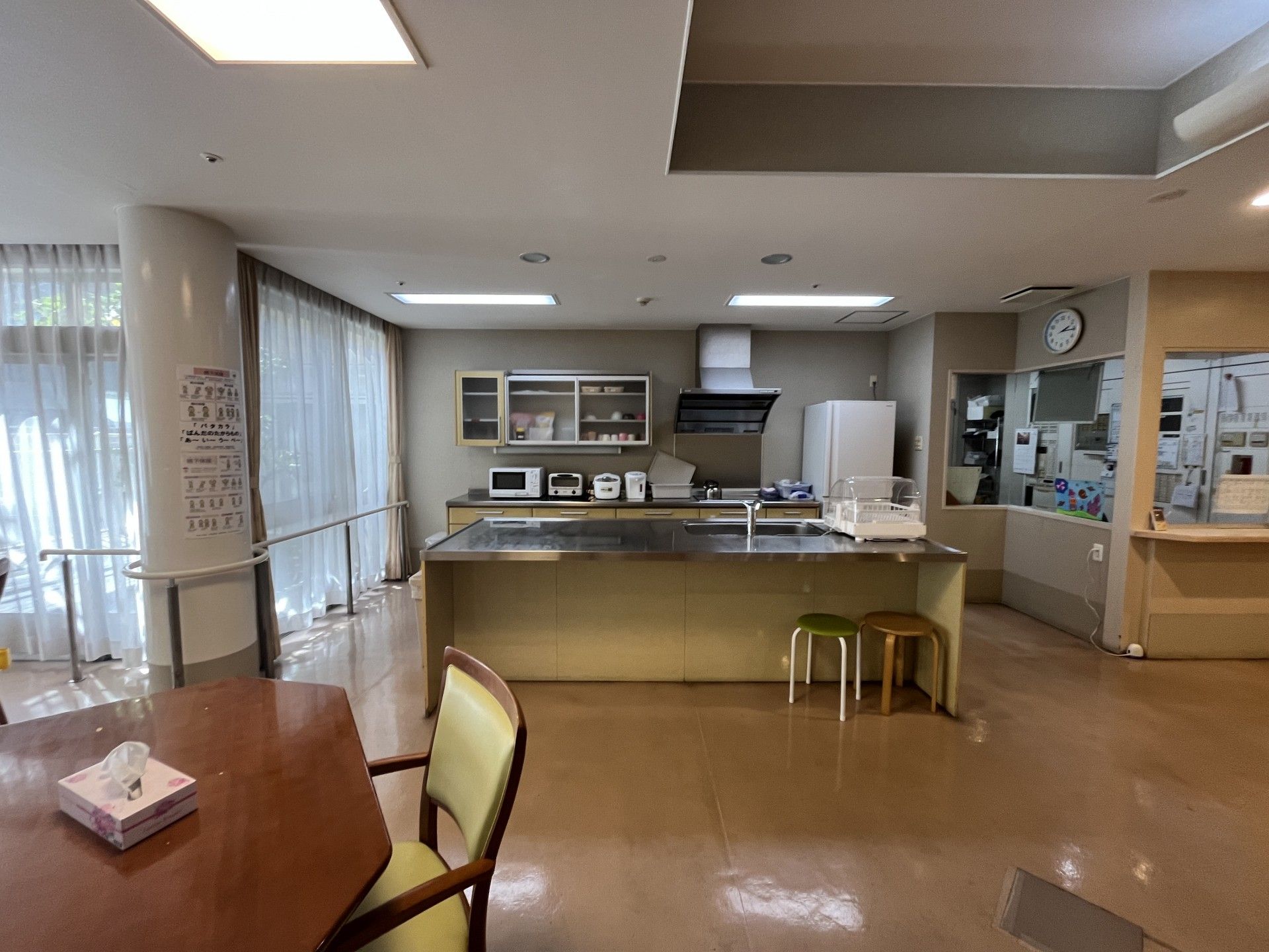 開放的なキッチンエリア