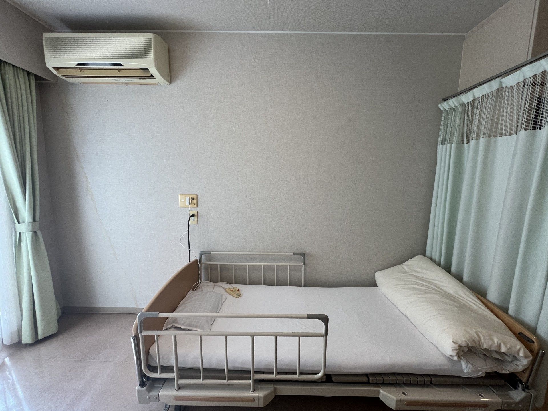 落ち着いた雰囲気の居室