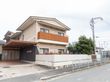 落ち着いた外観の建物