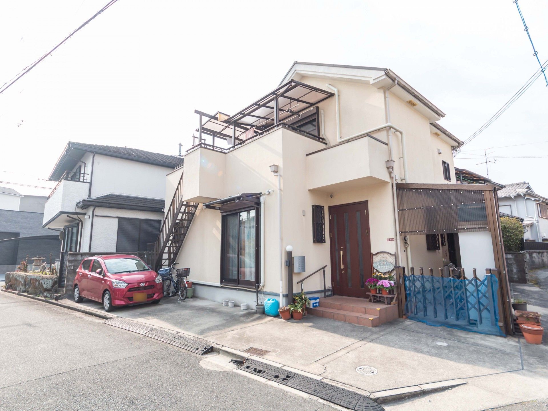 親しみやすい外観の建物