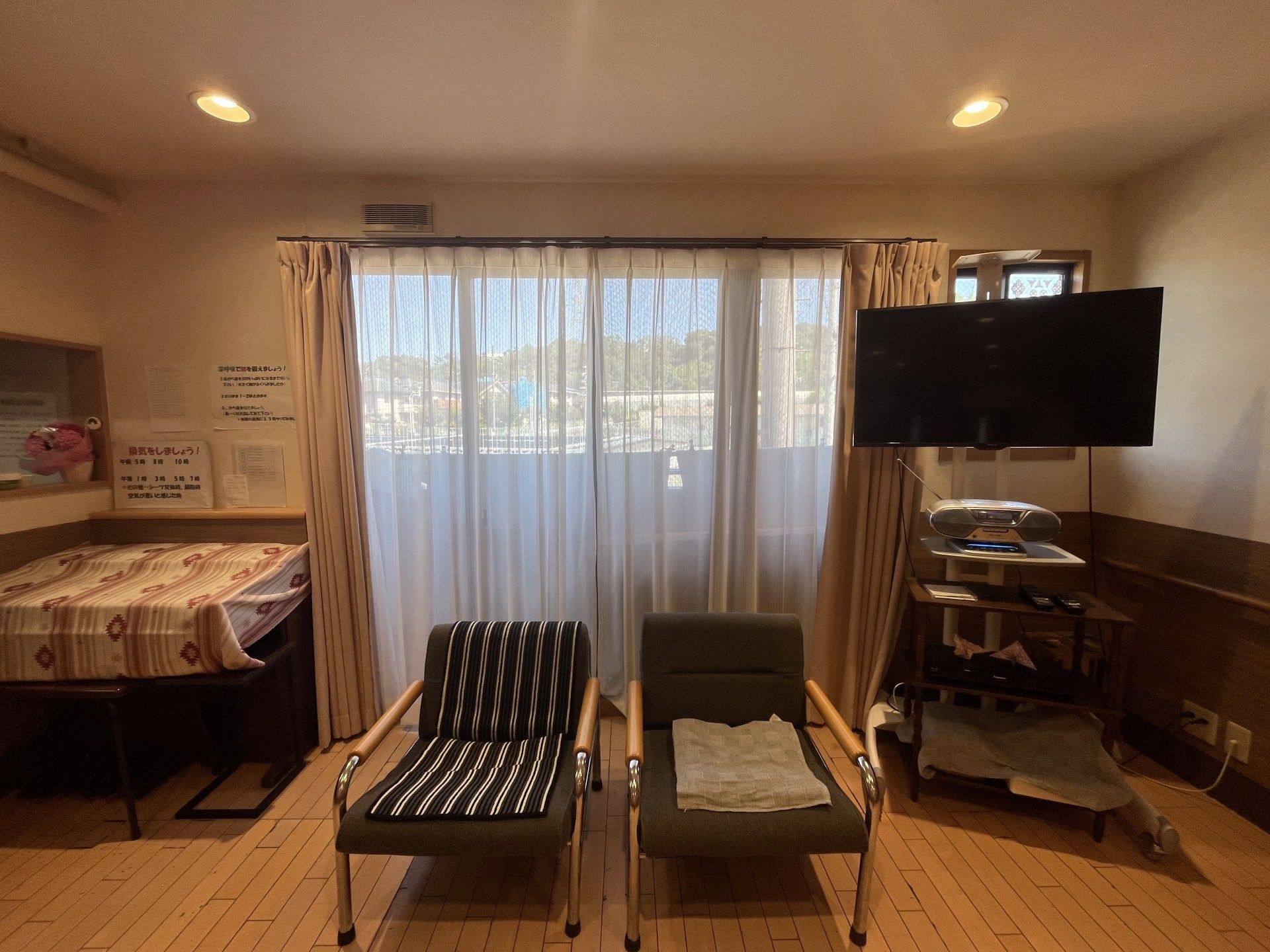 窓際のくつろぎスペース