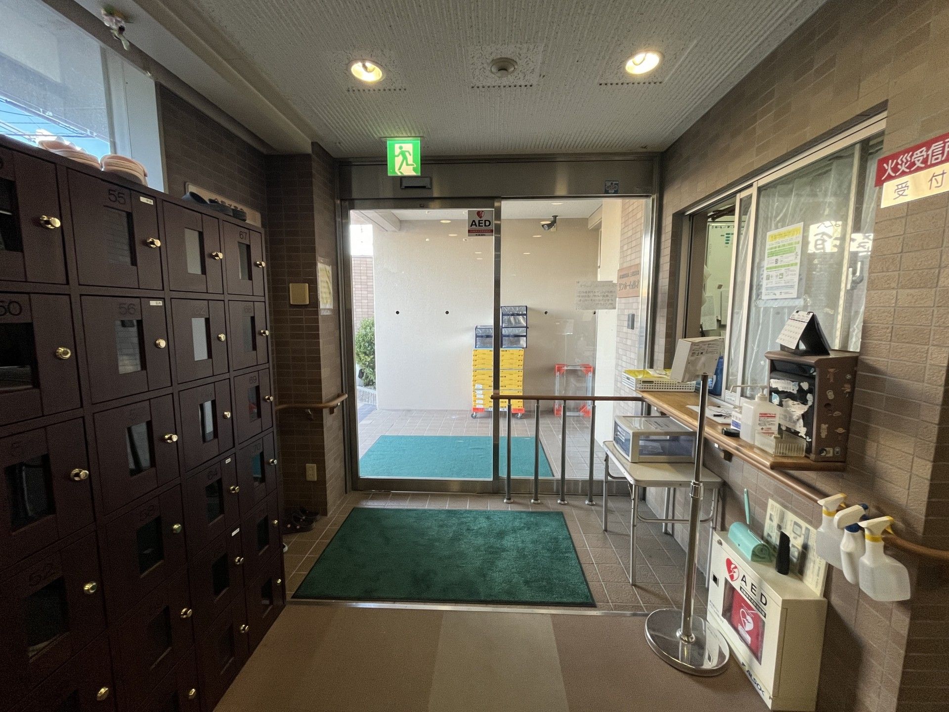 出入口のロビー