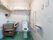 広々とした室内のトイレは、便座の隣りに大きな椅子の置かれた洗面台が設置されている。壁には、物置スペースが設けられている。