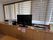 テレビと本棚のある部屋