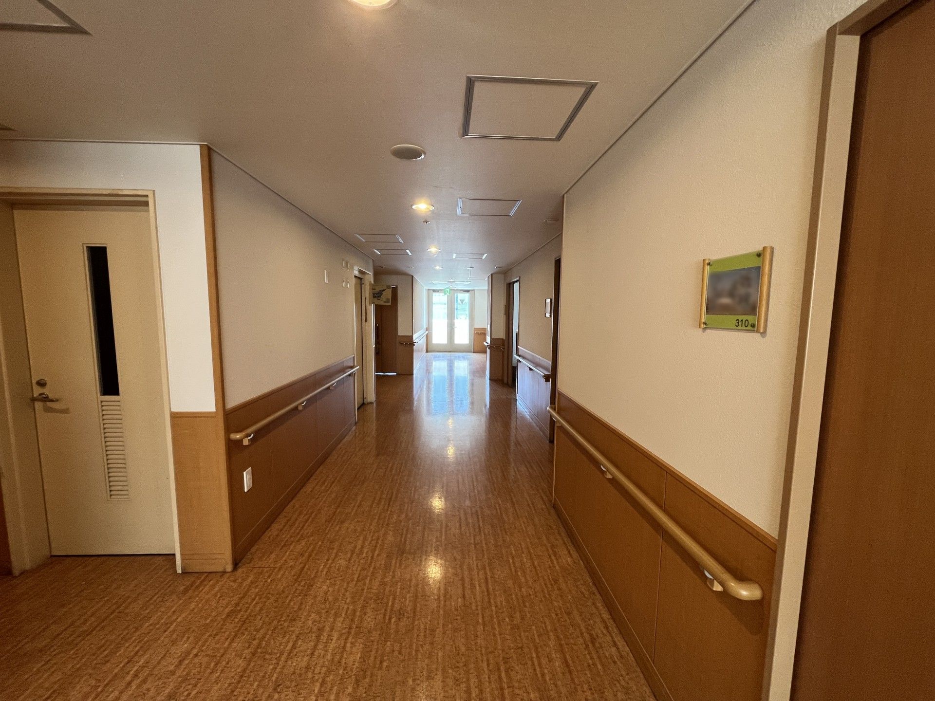長い廊下