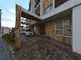 ゆったりとしたエントランスの建物