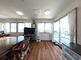 広々とした明るい共有スペース