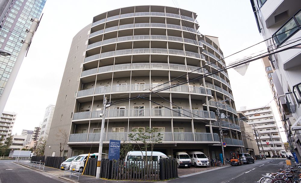 高層の建物外観