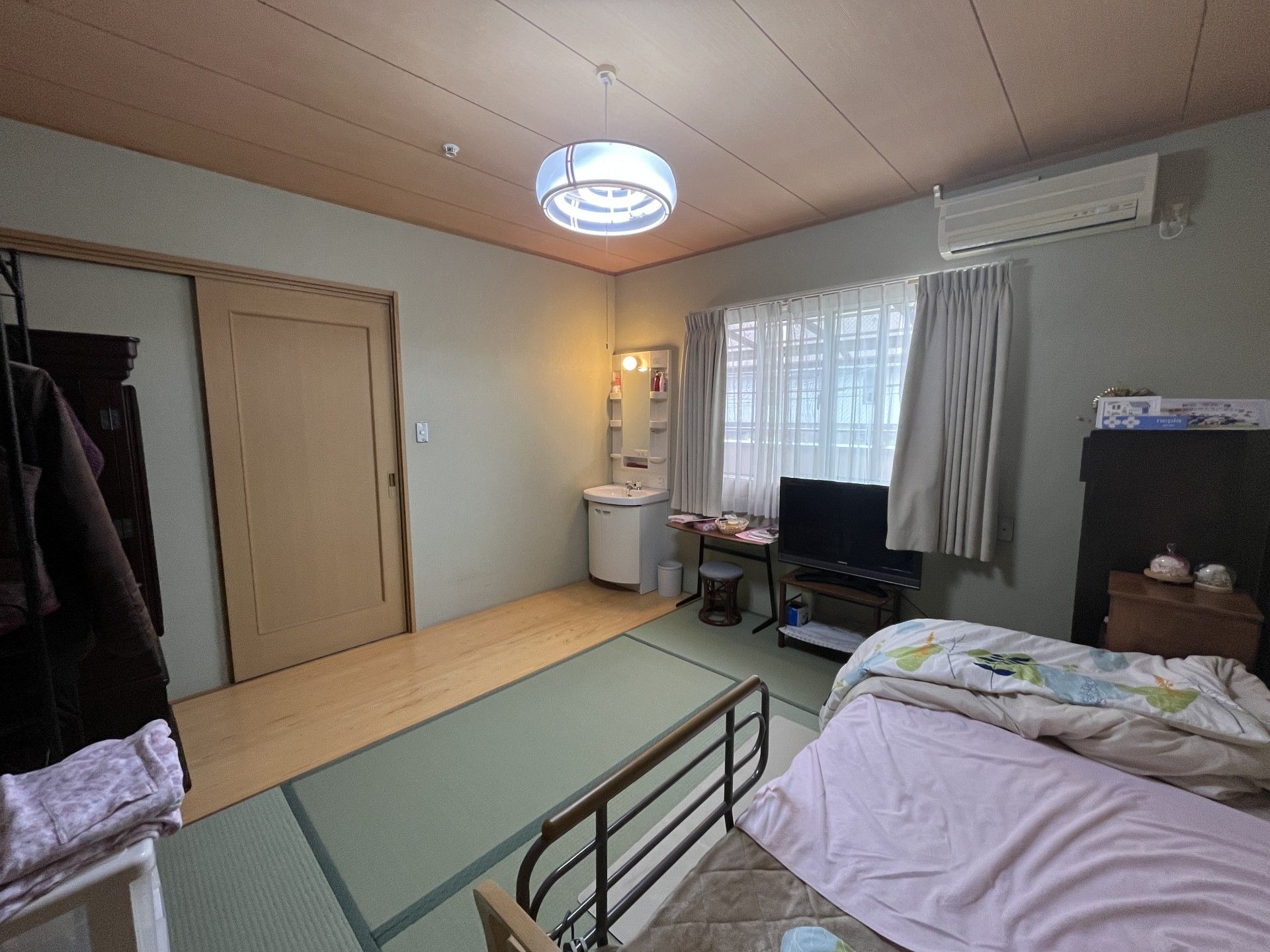 落ち着いた和室の居室