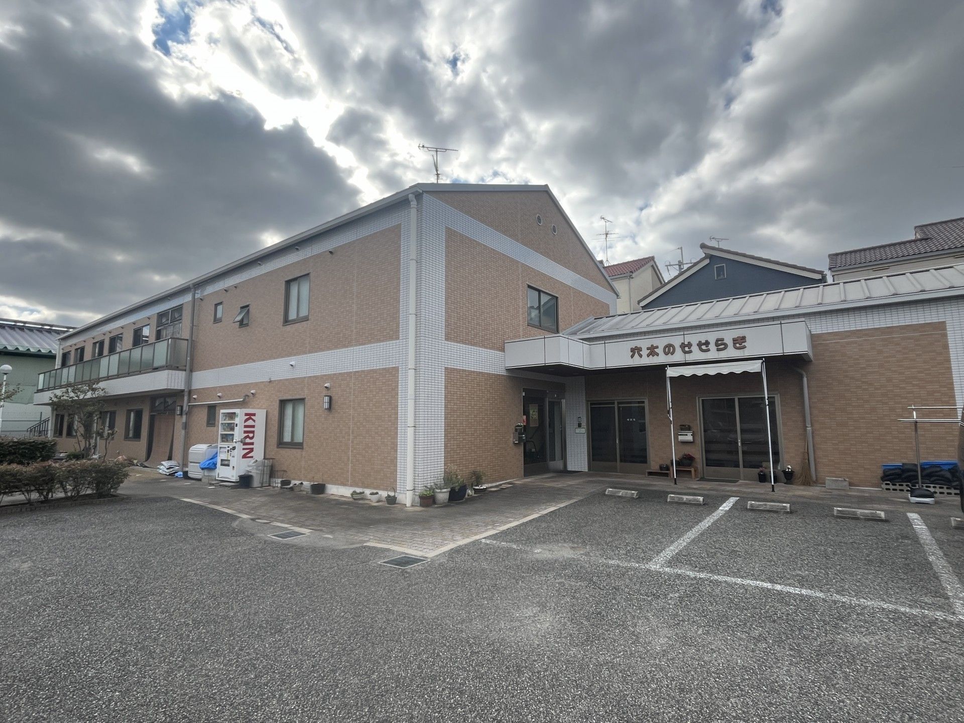 ゆったりとした玄関の施設