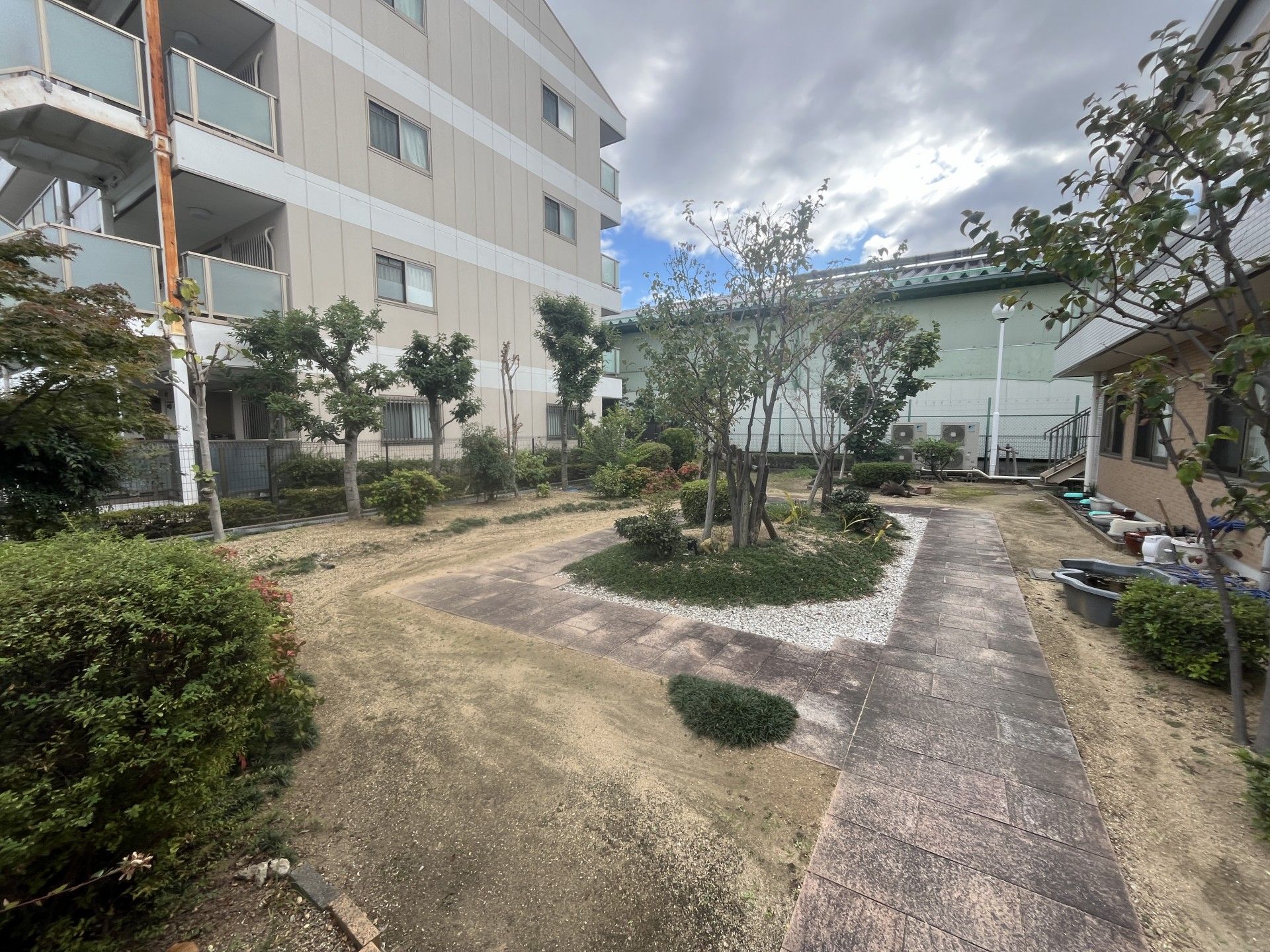 緑豊かな庭園風景
