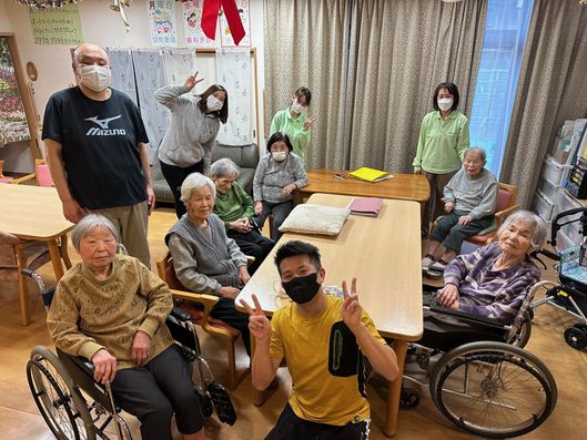ご入居者様とスタッフ