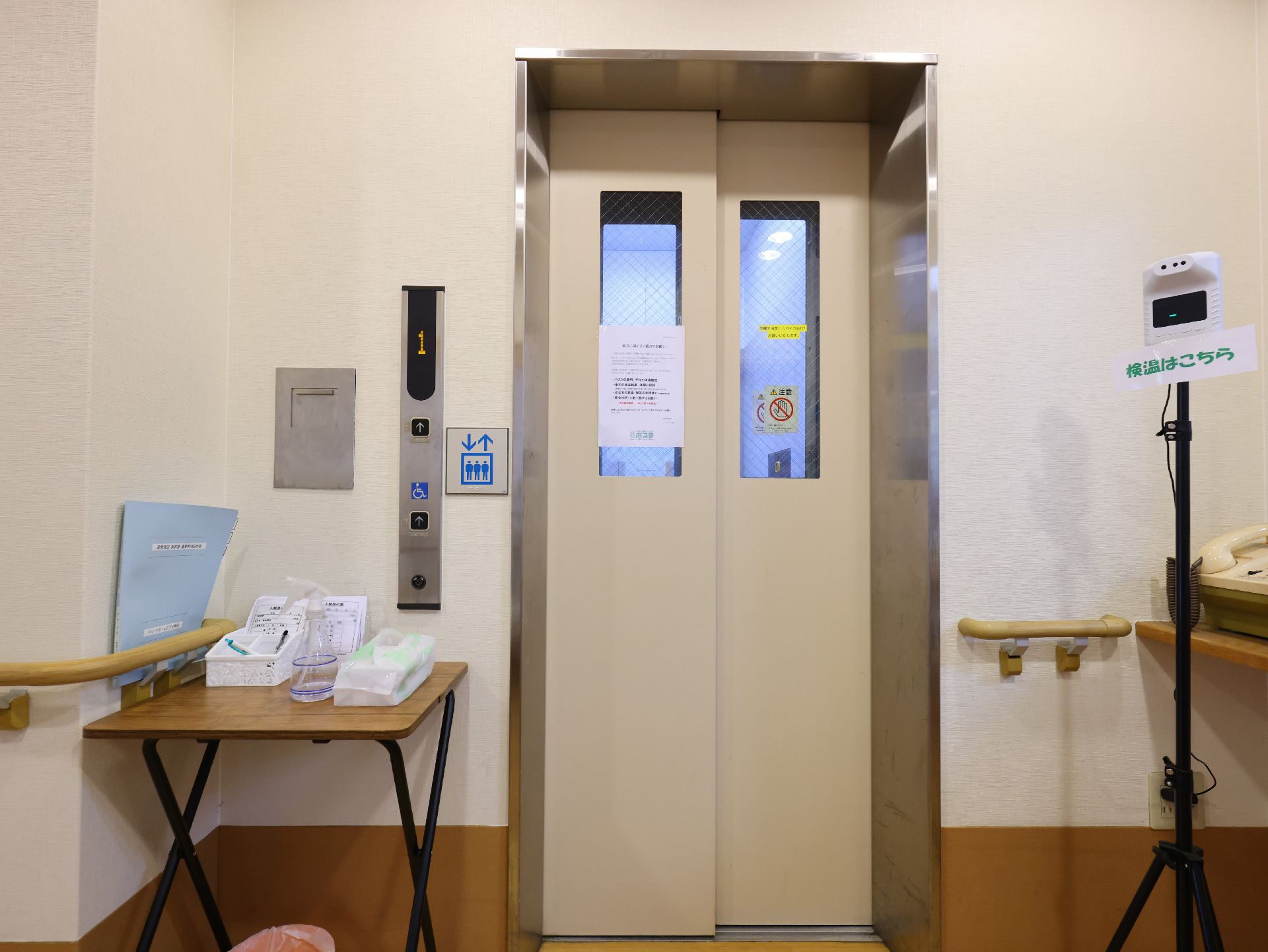 介護施設の各階をスムーズに行き来することができるエレベーター