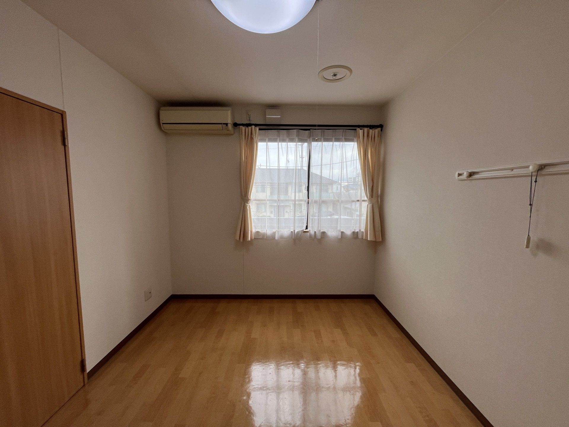 明るい個室の一角