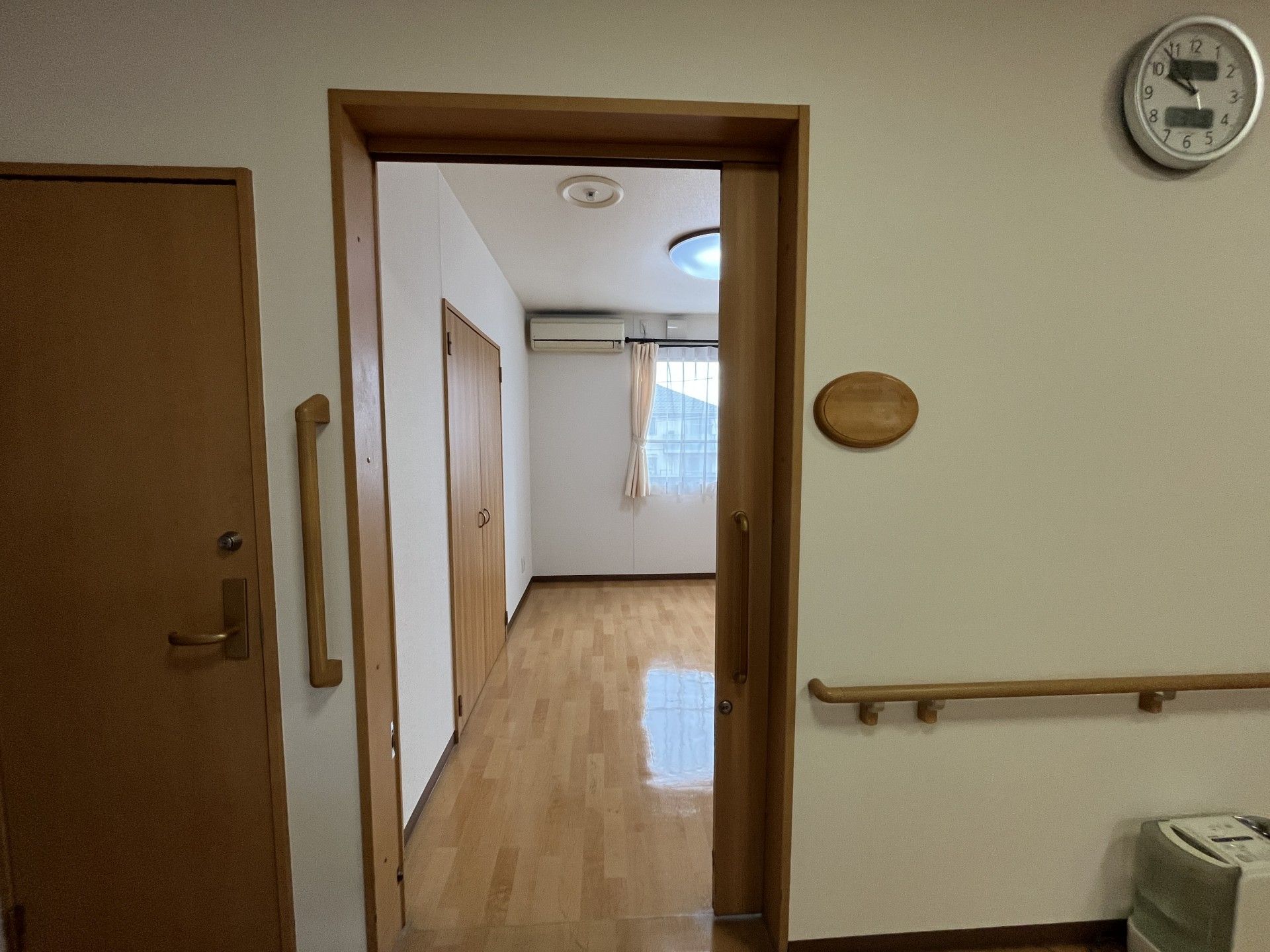 明るい部屋の入口