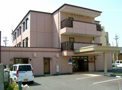ゆったりとした建物の外観