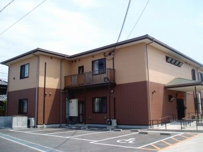 ゆったりとした外観の建物