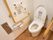 広さが確保された個室トイレになっている。壁には手すりとナースコールが取りつけられており、温水洗浄便座も備えられている。