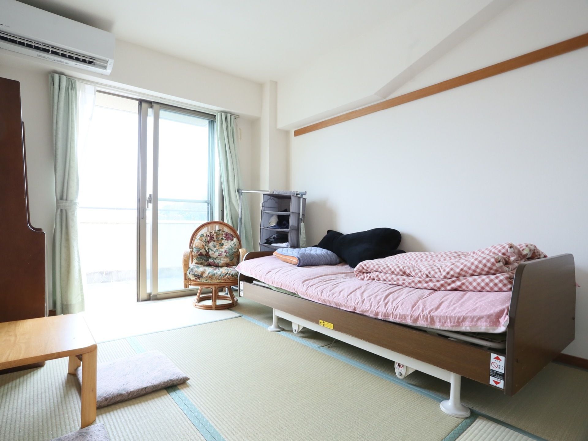 居室の床はい草の香り漂う畳敷きになっている。足の踏み心地が良いため、入居者様は快適に過ごすことができる。