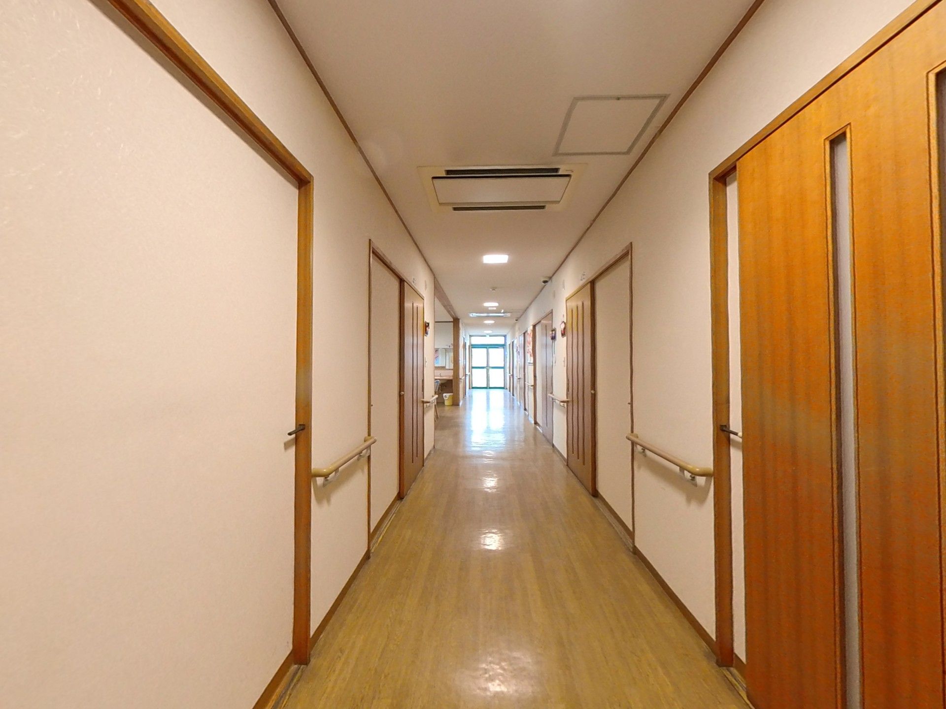 清潔感のある廊下