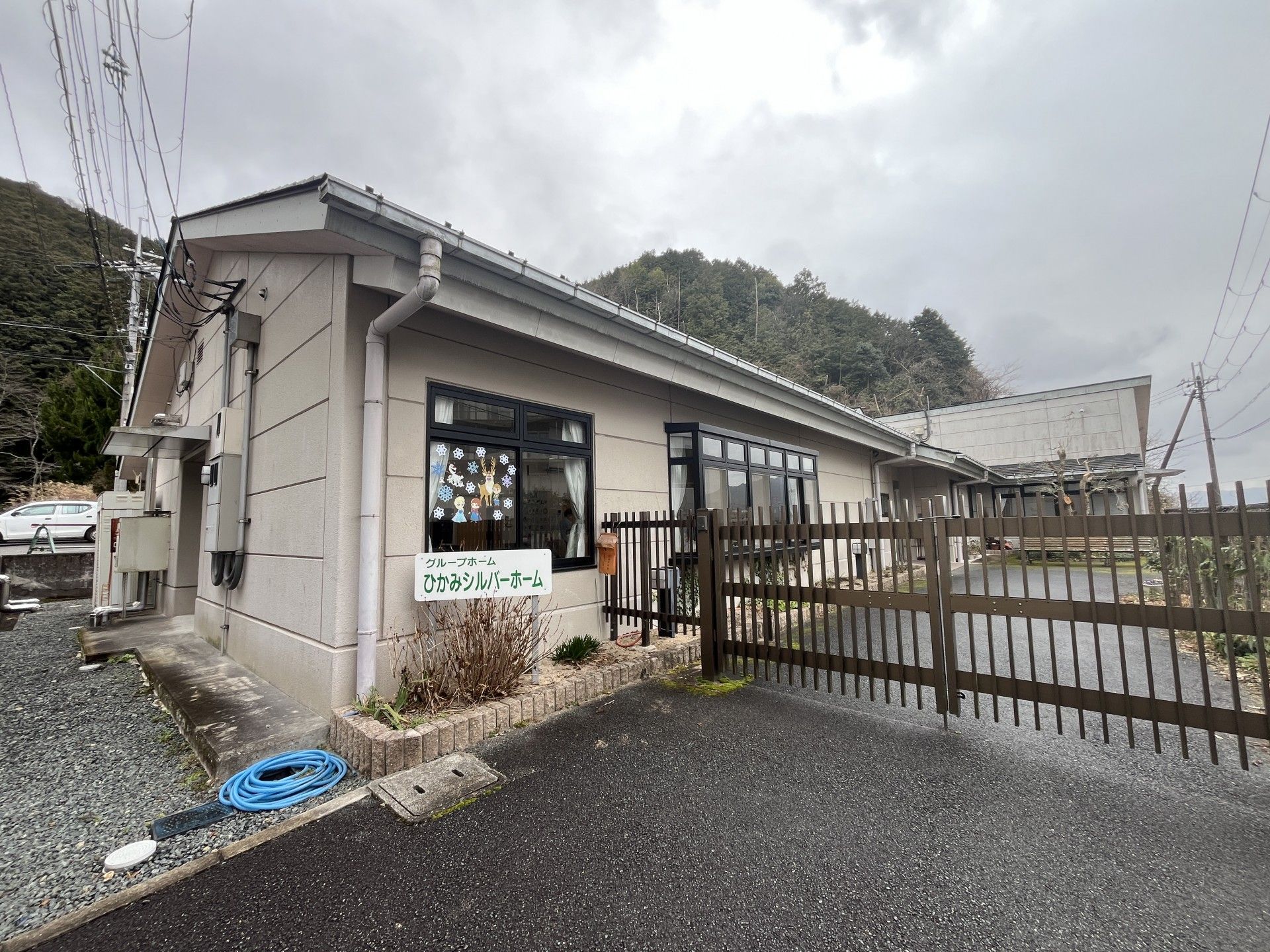 外観と庭の様子